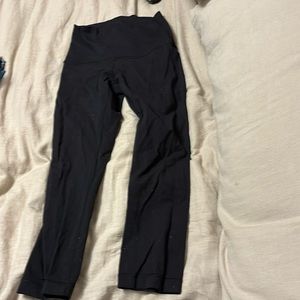 Lululemon higher waistband size 4 good condition $38 drop very soft!!
